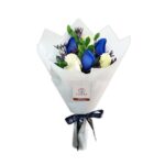 Ramo 6 rosas azules y blancas